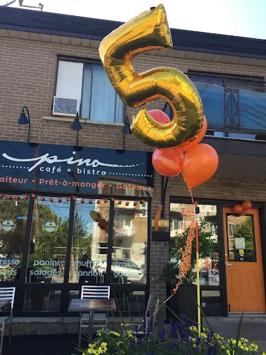 Devanture du Pino Café + Bistro