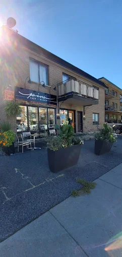 Devanture avec terrasse